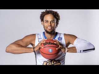 Данк Ивана Алмейды в матче против Нижнего Новгорода