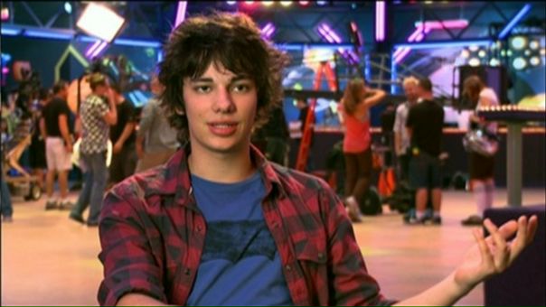 Devon Bostick фото №19