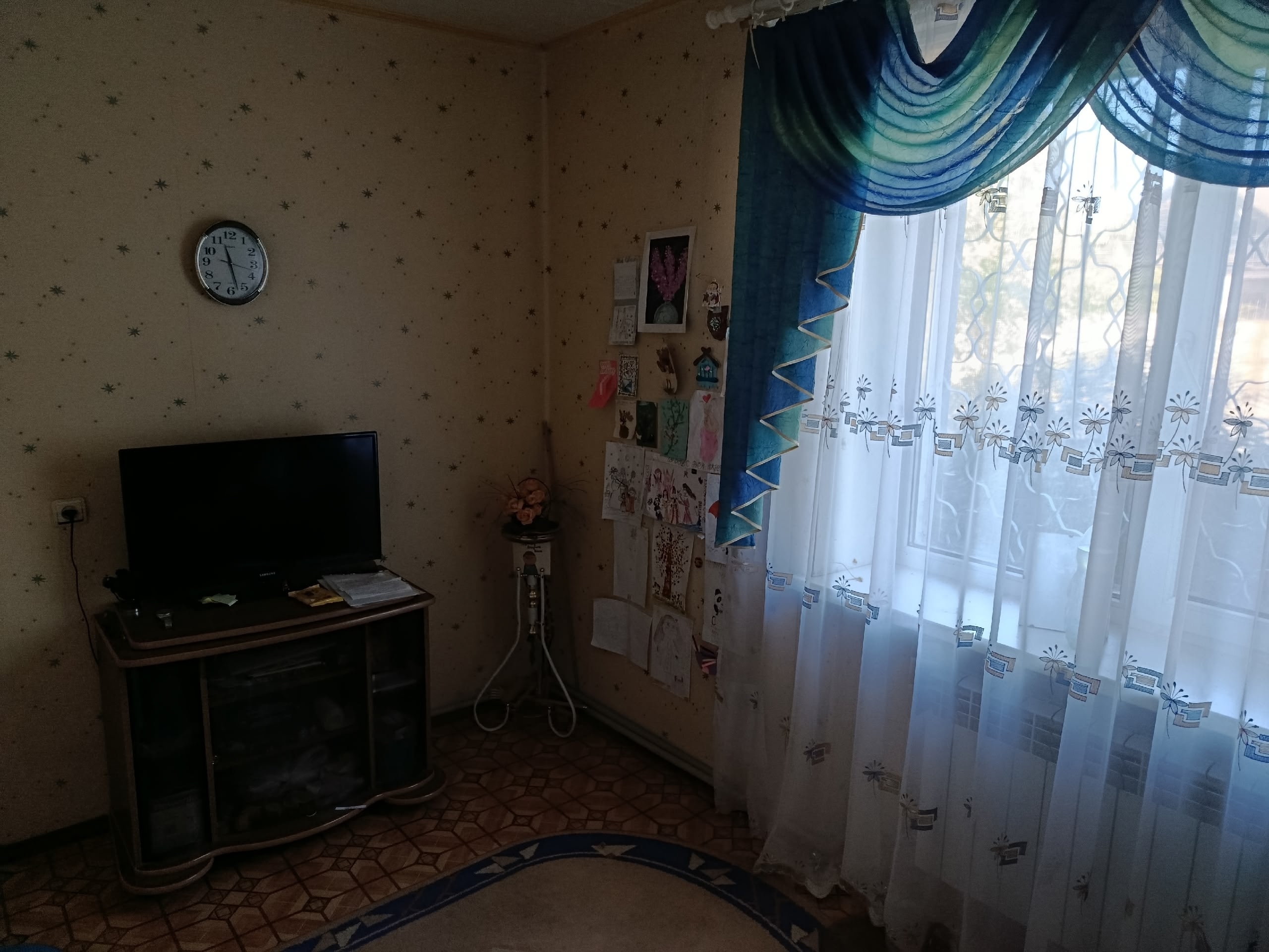 🏠 ПРОДАЕТСЯ 3-КОМНАТНАЯ КВАРТИРА В ЦЕНТРЕ ПЕРЕВАЛЬСКА 📍 Расположение ул. Перова — самый центр города! Рядом всё необходимое: школа, поликлиника, магазины, остановки. Идеально для семьи с детьми! 🔍 О квартире Общая площадь: 3 комнаты (просторные, светлые). Этаж: 1/5 (удобно заходить, невысоко). Ремонт: Совреме...