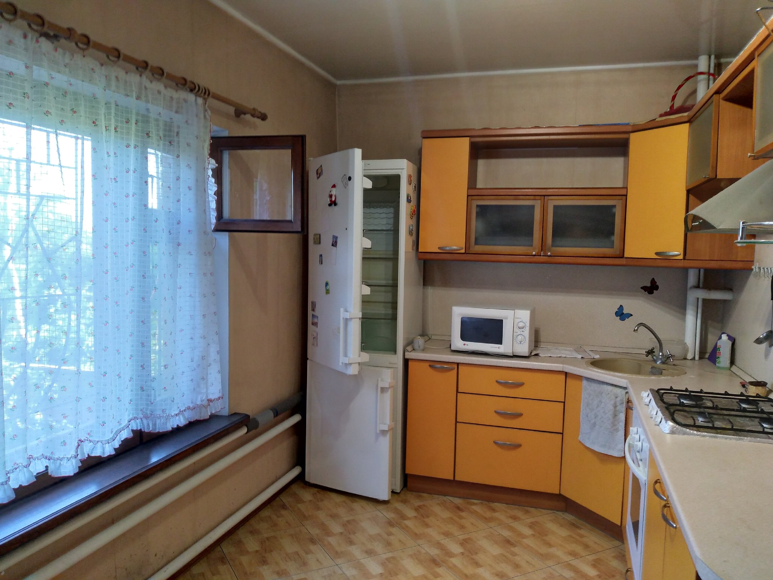 Сдам 2эт. дом,центр,рн гост.Дружба,ремонт,мебель,вся быттехника,заезд для авто. Цена 50+залог+услуги т.+79591397037