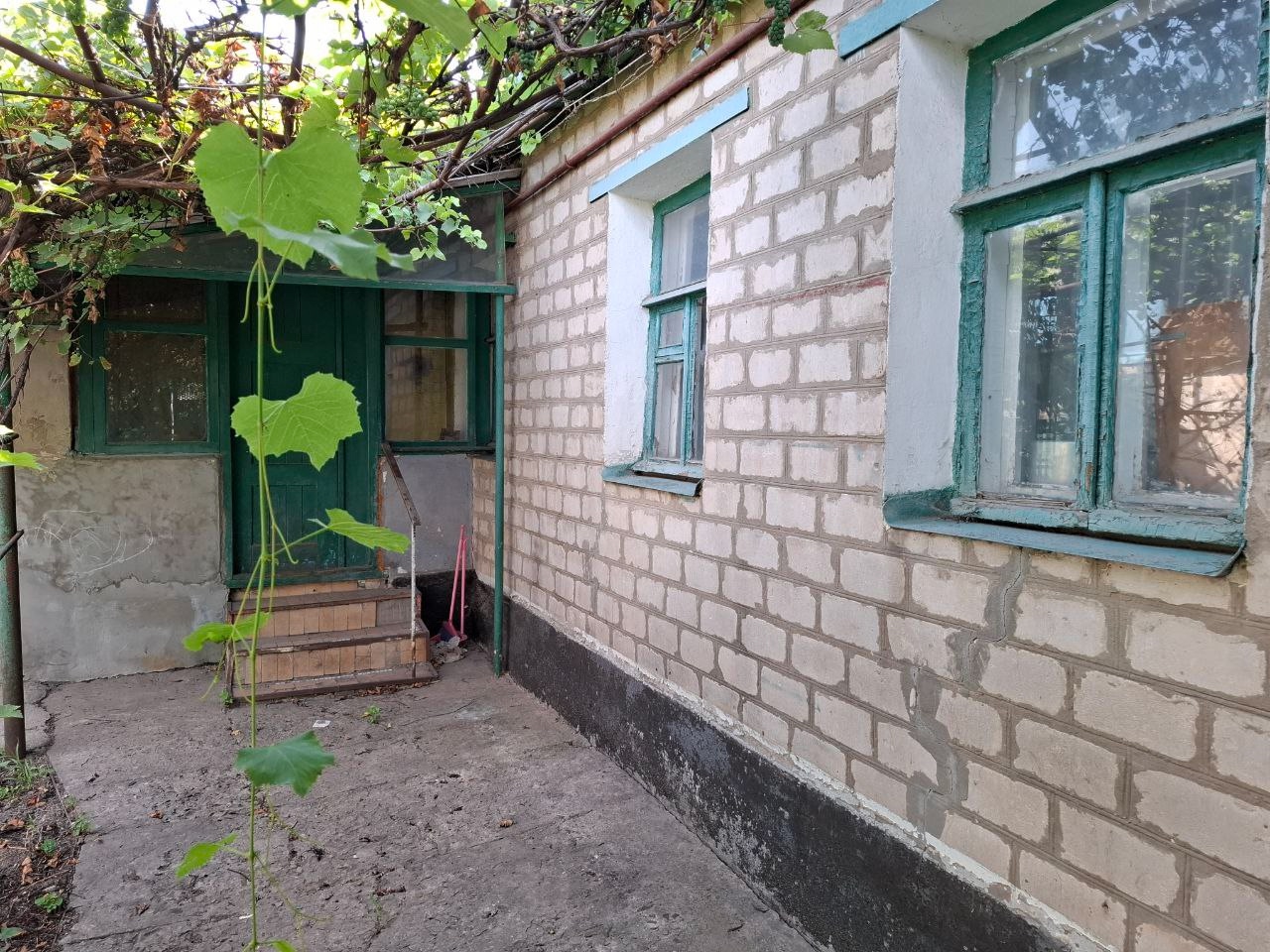 Дом р-н кв. Молодёжного
5 500 000р.Жовтневый район
Общая площадь 79 кв. м
кирпичный дом, фундамент дикарь, постройка 1989 года. Общ. пл. 79 кв.м, три ...