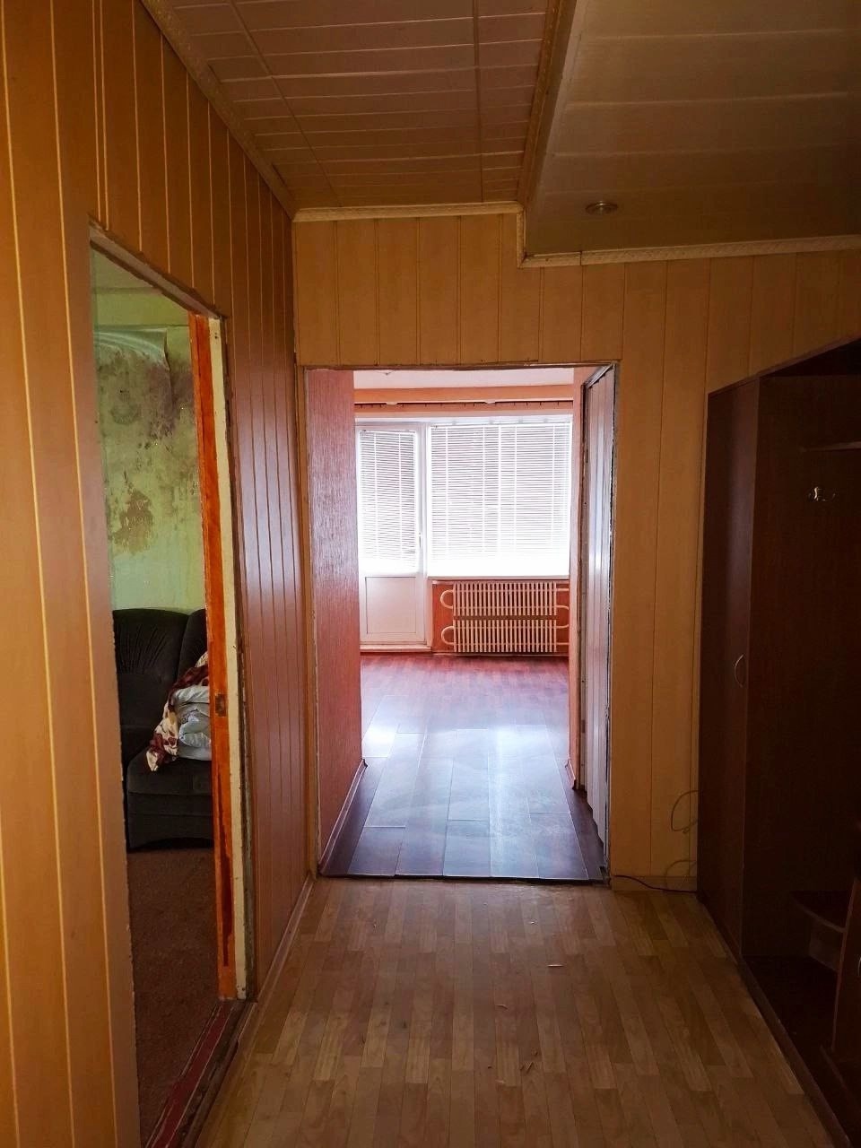 ❗️❗️ Алчевск Продаётся просторная 2-комнатная по проспекту Металлургов 📍 Адрес: новый район, проспект Металлургов 🏡 Этаж: 9/9, тех. этаж(собственный выход на крышу дома), кровля не течёт! 🔆 Квартира угловая, утеплена. 🔹 Особенности: ✔ В доме установлен новый лифт! ✔ Комнаты раздельные/санузел раздельный ✔ Ест...