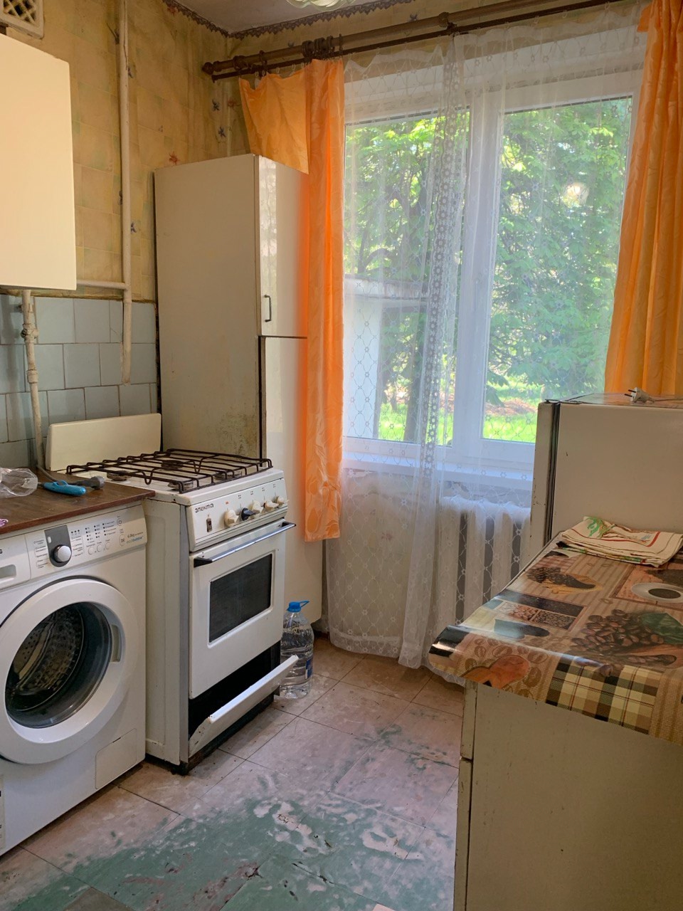 СРОЧНАЯ ПРОДАЖА!!!!
3-х комнатная квартира ВВАУШ
Цена: 4 500 000 руб.
Город: Луганск
Район: Ленинский
ВВАУШ
1/5 эт. дома, не угловая, общ. пл....