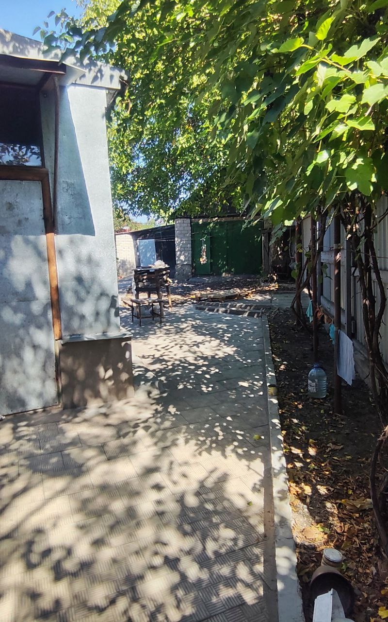 Продаётся дом в Артемовском районе от собственника. Общая площадь 78 кв.м., дом утеплен, требуется косметический ремонт, состояние жилое. Все удобства в доме. На участке гараж, беседка, душ, туалет, место под огород. Цена 4000000₽. Возможен небольшой торг при просмотре реальному покупателю. +79591796004 +7959...