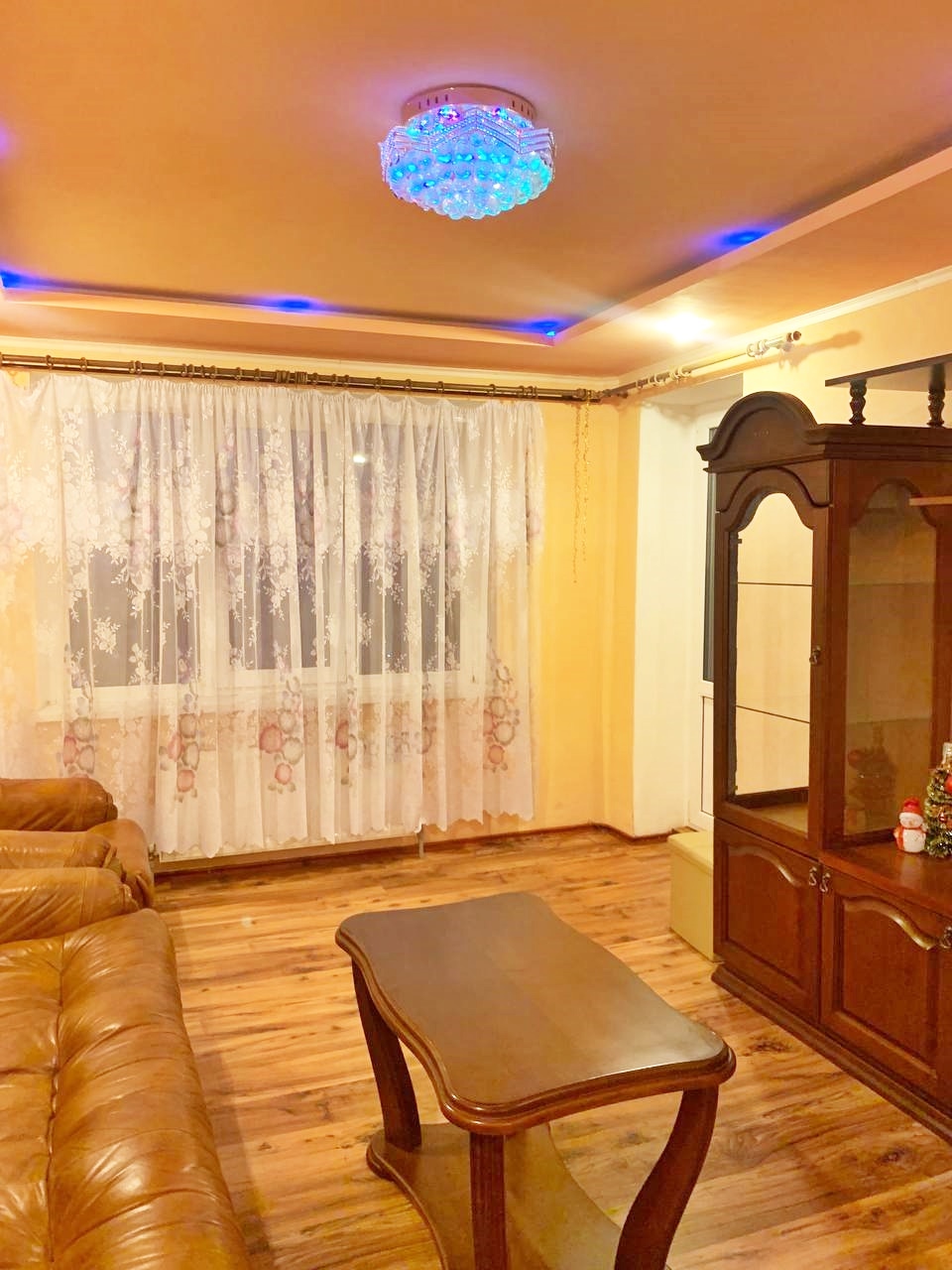 🏡 Продается уютная 3-комнатная квартира с АВТОНОМНЫМ ОТОПЛЕНИЕМ и ГОТОВЫМИ ДОКУМЕНТАМИ на квартале Волкова! 🌇 Основные характеристики: Адрес: квартал Волкова Этаж: 9 из 9 Площадь: 79 кв.м Тип дома: кооперативный Особенности квартиры: Планировка: 3 изолированные комнаты, кабинет, большая лоджия Ремонт: выполне...