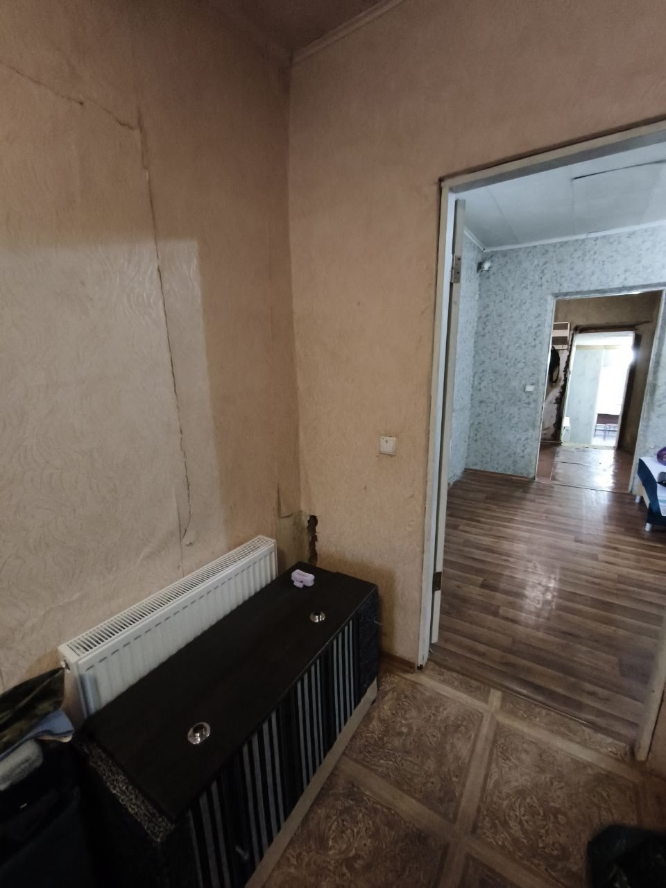 Сдам дом 90 м2 3-ри комнаты, Косиора, район кв Героев Сталинграда, г. Луганск. Холодильник, стиральная машинка, бойлер, автономное отопление, санузел в доме. Можно строителям, инженерам, командировочным. Если необходимо сделаем временную регистрацию. 100+ку +79591332809...