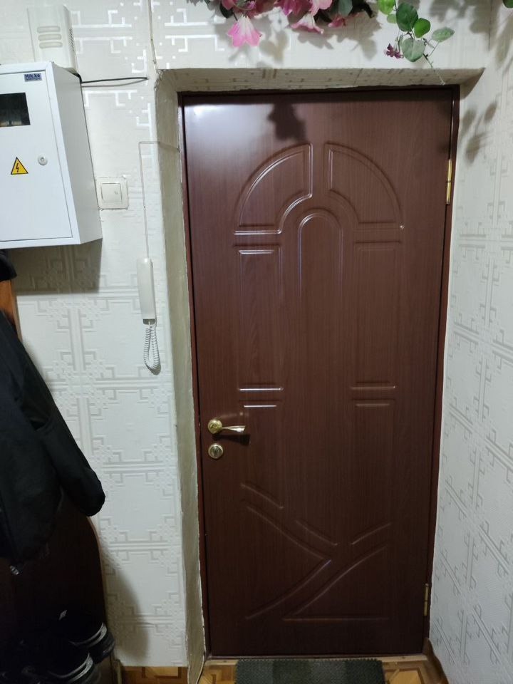 2-комнатная квартира кв. Героев Брестской Крепости 2/5 эт., общ. пл. 43 кв.м. Хорошие жилое состояние, новая сантехника, новые радиаторы, окна м/пл. Мебель по договоренности. Рядом школа, д/сад, остановка транспорта. Документы РФ. Небольшой торг. Цена: 5 400 000 руб. Агент: Роман: +7(959)516-39-64, +7(959)584...