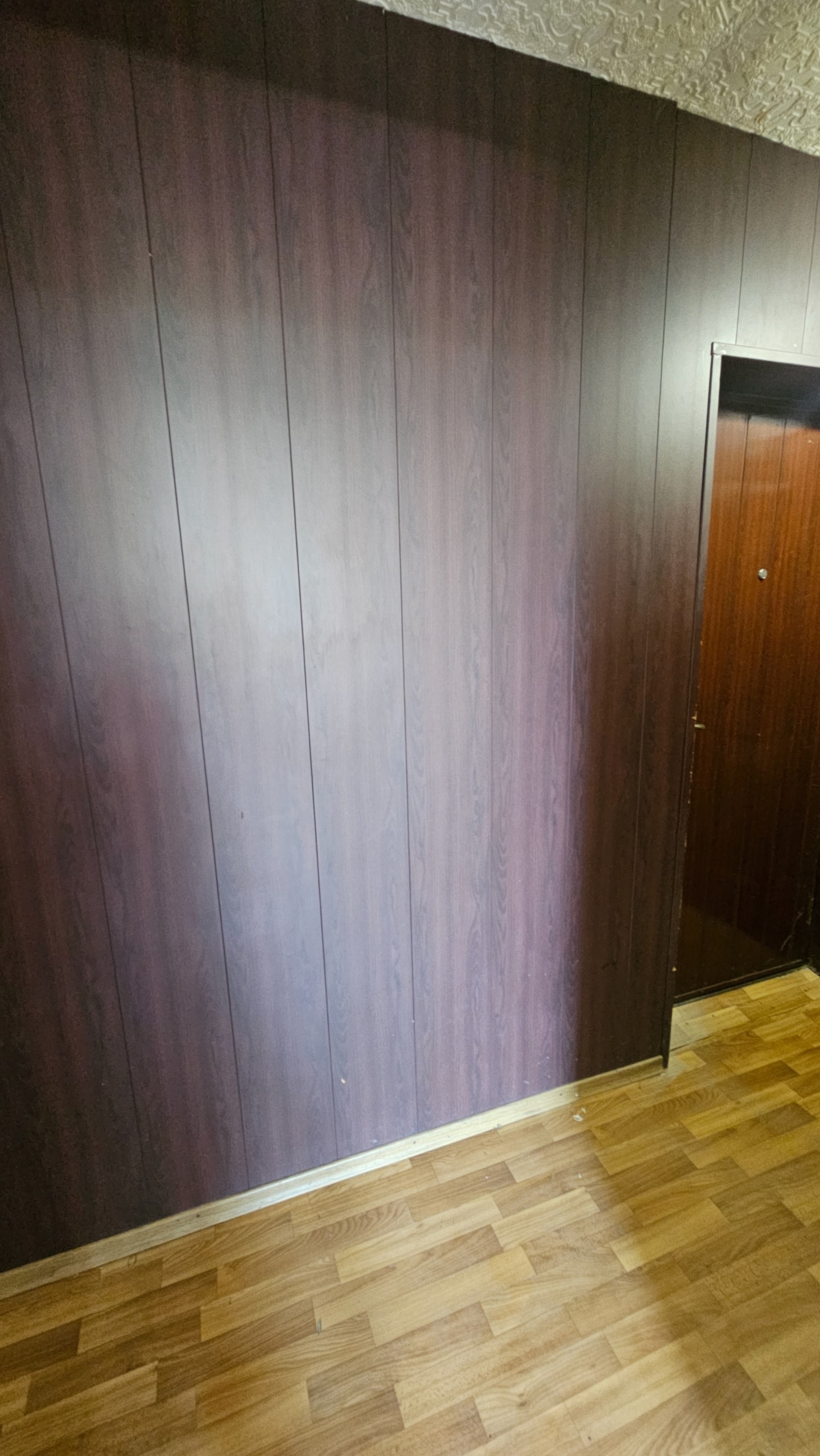 🏢Продаётся 4-х комнатная квартира в Свердловске, кв. Пролетариата Донбасса, 42. 📐Площадь: 67 м2. Планировка: - Просторный зал - Две уютные спальни - Кухня-столовая - Раздельный санузел - Кладовка 📑 Перепланировка узаконена. 🛠Газовое индивидуальное отопление и накопительная ёмкость для воды. Все окна металлопл...